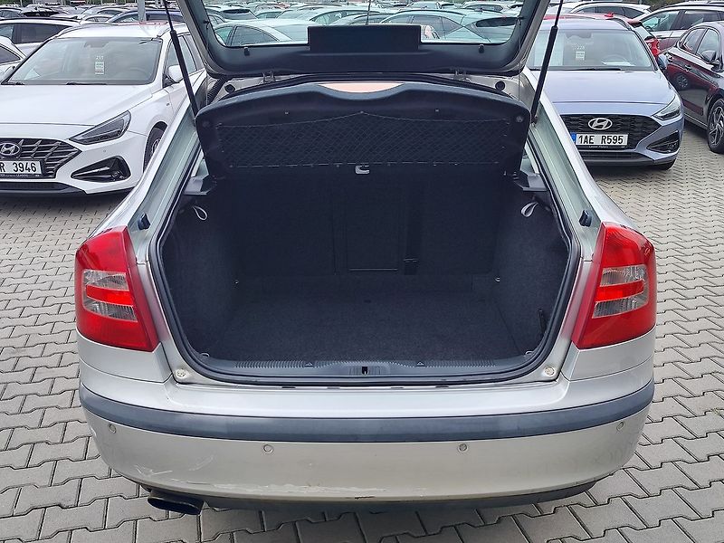 Škoda Octavia 1.6 FSI/85kW Elegance - fotka 9 z 25