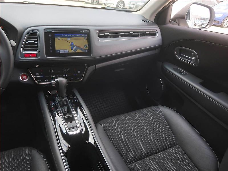 Honda HR-V (2015) 1.5 i-VTEC, Automat - fotka 8 z 15