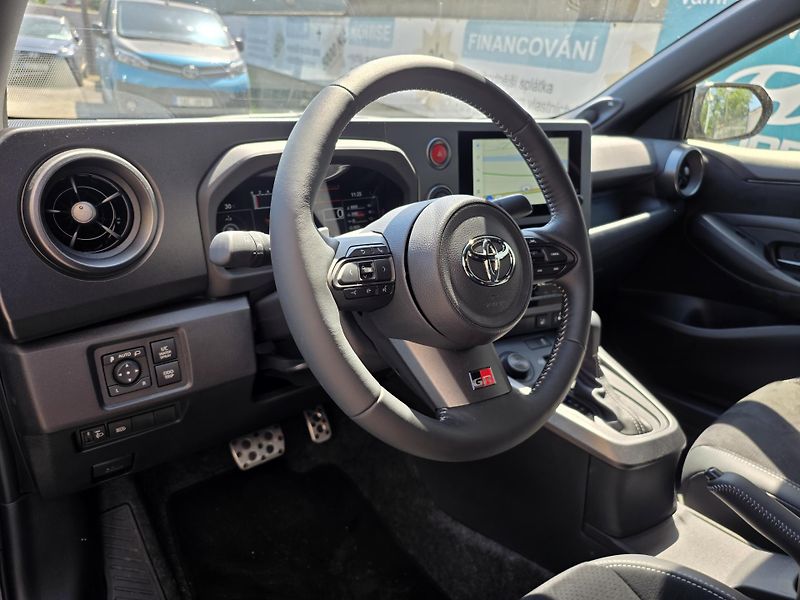 Toyota Yaris 1.6-GR FOUR-1. MAJ.-GARAŽOVANÉ - fotka 11 z 15