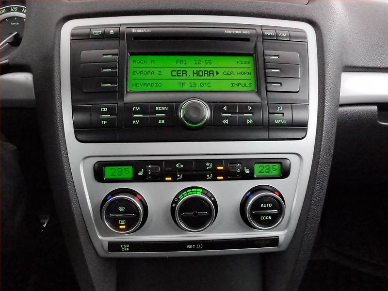 Škoda Octavia (2008) RS 2.0 TDI, nová STK, Tažné - fotka 12 z 15