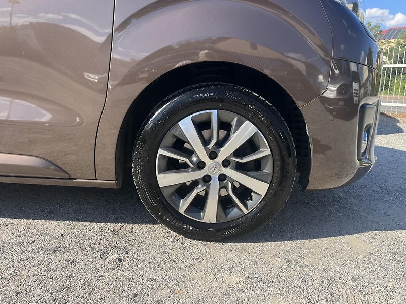 Toyota ProAce Verso (2021) 2.0D 130Kw Webasto Panorama - fotka 9 z 25