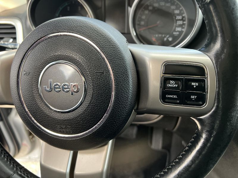 Jeep Grand Cherokee 3.0CRD AUTOMAT LIMITED TAŽNÉ - fotka 19 z 43