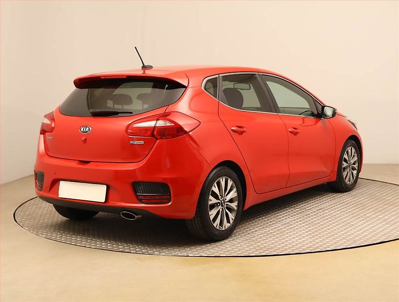 Kia Ceed (2016) 1.6 GDI, Serv.kniha, Tempomat - fotka 5 z 22
