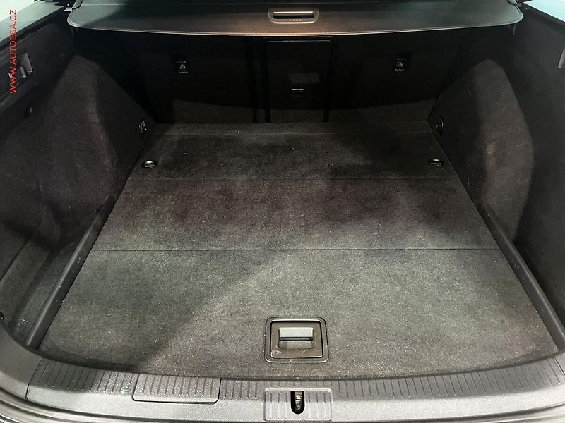 Volkswagen Golf (2016) 2.0 TDi, GTD, bixen, navi - fotka 7 z 17
