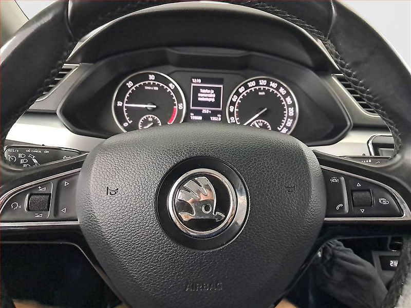 Škoda Superb (2015) Ambition 2.0 TDI, 4X4 - fotka 18 z 20