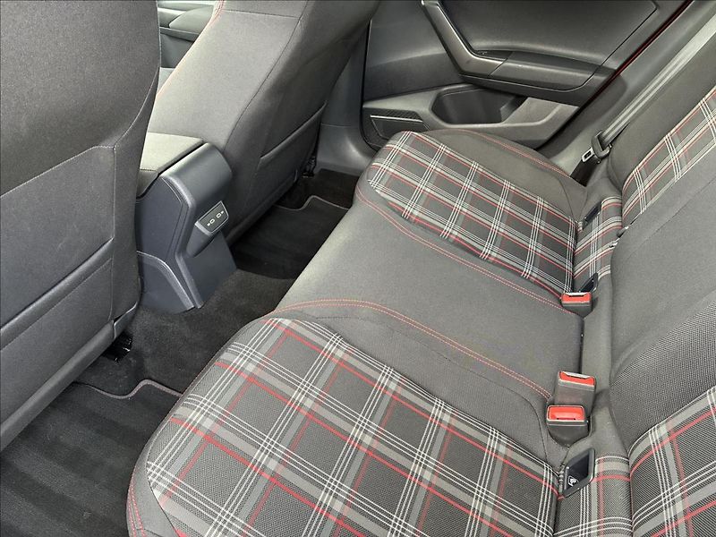 Volkswagen Polo 2,0 GTI,DSG,KAMERA,LED - fotka 17 z 28
