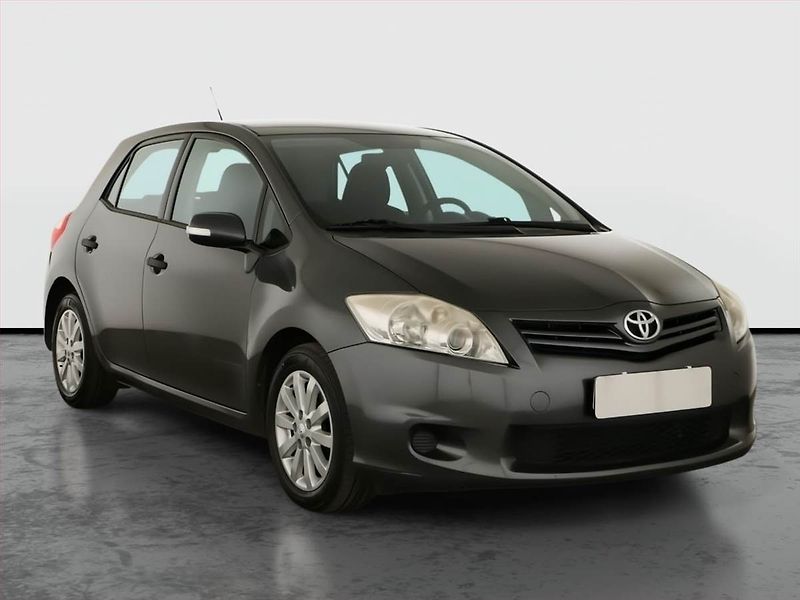 Toyota Auris (2011) 1.6 Valvematic, ČR,1.maj - fotka 1 z 15
