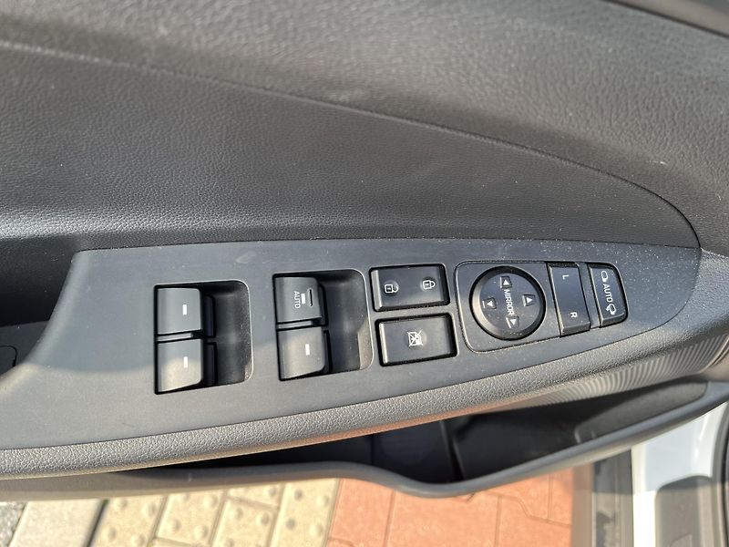 Hyundai Tucson 2.0 CRDi 4x4 ČR - fotka 10 z 33