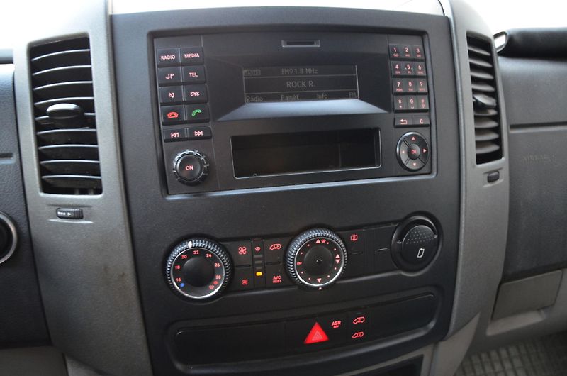 Volkswagen Crafter (2016) 2.0 TDi 103kW / ČR / 1.MAJITEL - fotka 20 z 28