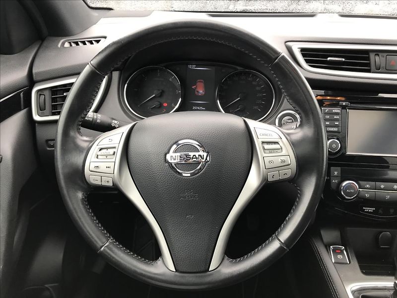 Nissan Qashqai 1,6 96kw   PANORAM - fotka 10 z 13