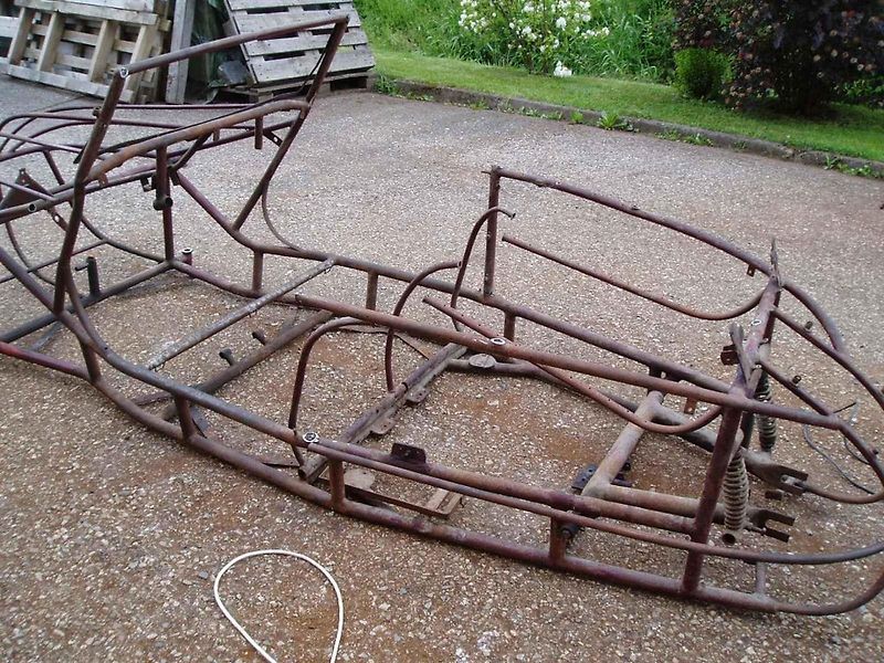 Velorex 16/250 v tmavé čokoládově hnědé barvě.