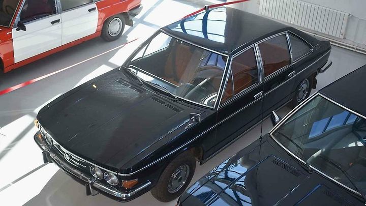 Tatra 613 s chromovými prvky se přestala vyrábět před 40 lety.