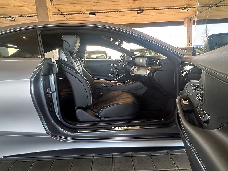 Mercedes-Benz Třídy S 560 4MATIC kupé - fotka 17 z 19