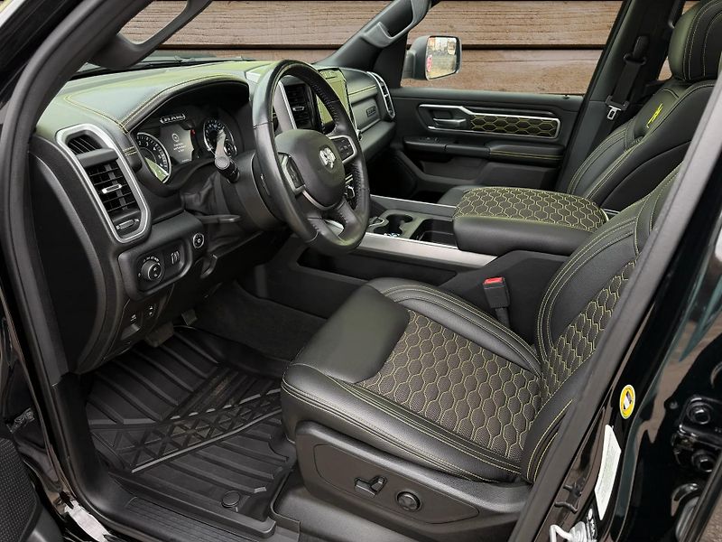 Dodge RAM (2021) +HEMI+LPG+OFFROAD PAKET+ - fotka 13 z 24