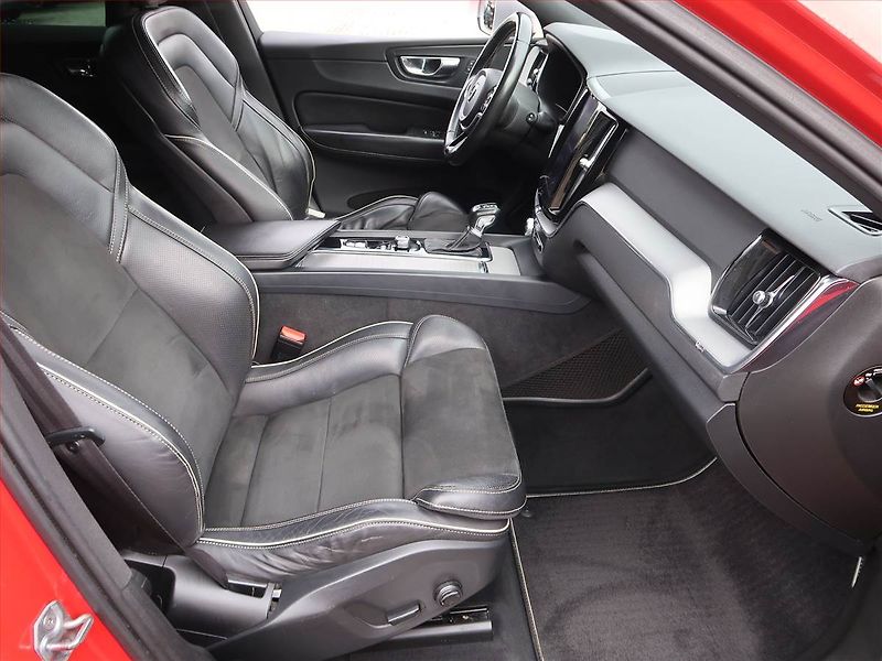 Volvo XC60 (2019) D4, 4X4, Automat, Kůže, Navi - fotka 9 z 19