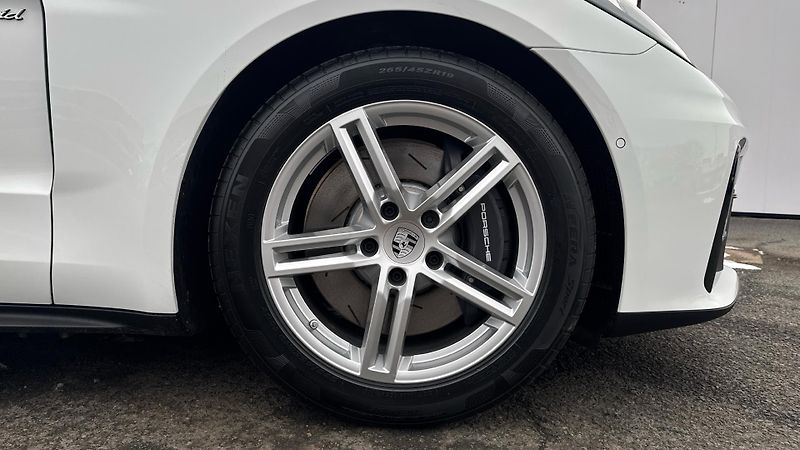Porsche Panamera 4 E-Hybrid - fotka 10 z 30