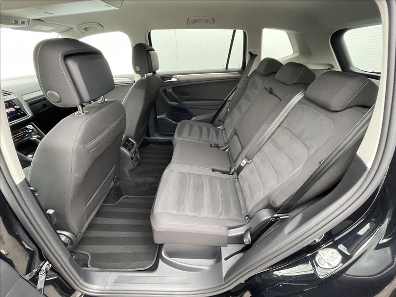 Volkswagen Tiguan 1,5 TSI DSG Elegance NAVI+LED - fotka 16 z 24