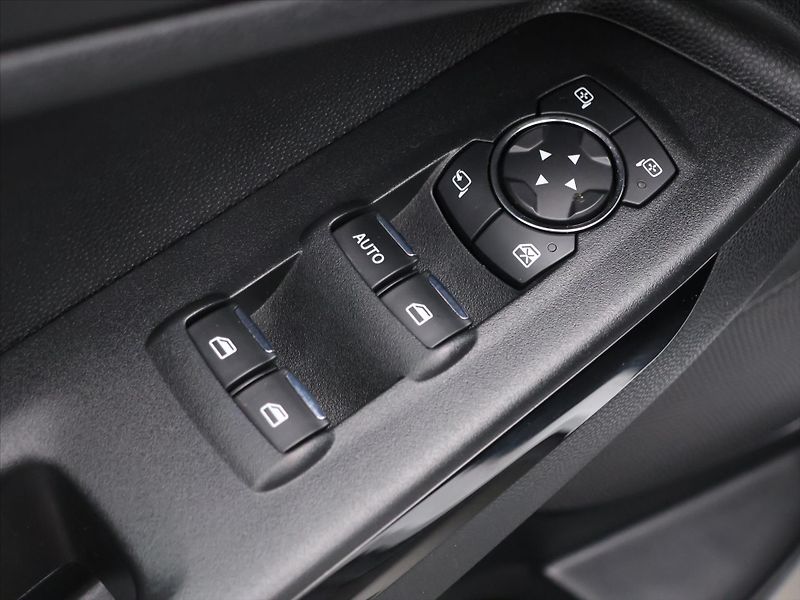 Ford EcoSport 1,0 EB 73kW Klima Navi - fotka 11 z 25