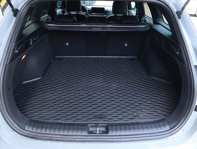 Kia Ceed (2024) 1.5 T-GDI - fotka 14 z 16