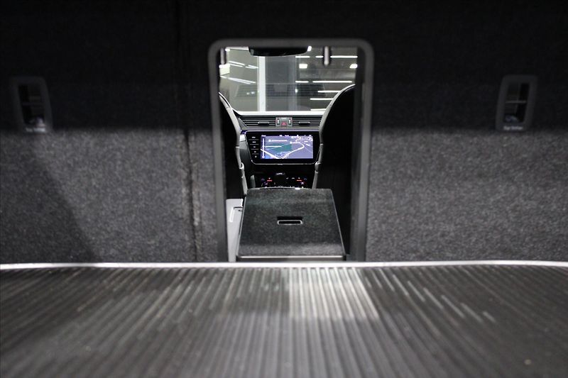 Škoda Superb iV DSG Sportline  5let/100tkm - fotka 29 z 32