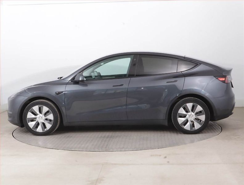 Tesla Model Y (2022) Long Range AWD 79kWh, SoH 90% - fotka 3 z 21