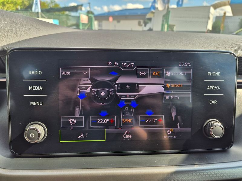 Škoda Kamiq 1,0 TSI DSG Style 81kW - fotka 22 z 24