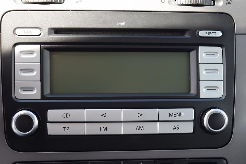 Volkswagen Golf 1,9 TDI 77KW 4X4 PO ROZVODECH - fotka 40 z 46