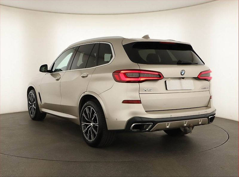 BMW X5 (2019) xDrive30d - fotka 4 z 20