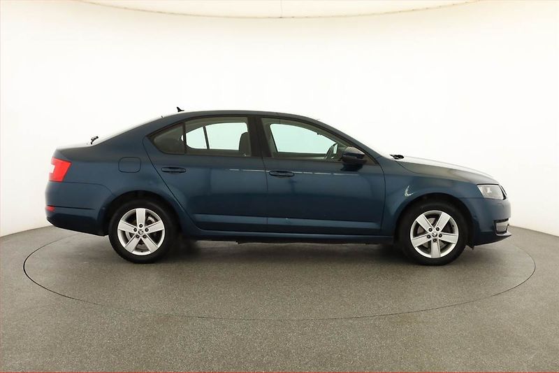 Škoda Octavia (2012) Elegance 2.0 TDI, Automat - fotka 6 z 17
