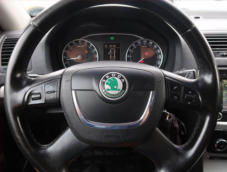 Škoda Octavia (2010) 2.0 TDI, nová STK - fotka 15 z 20