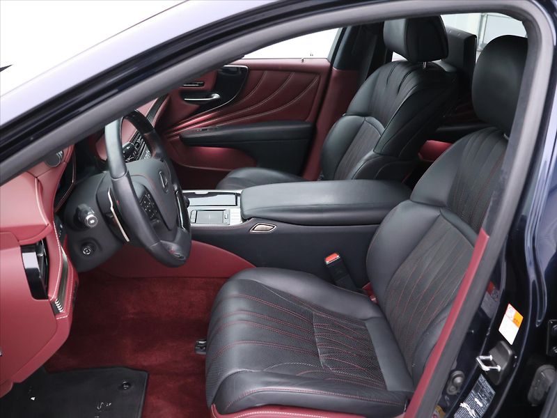 Lexus LS 500h 3,5 HEV 220kW Aut. 4x4 CZ - fotka 12 z 41