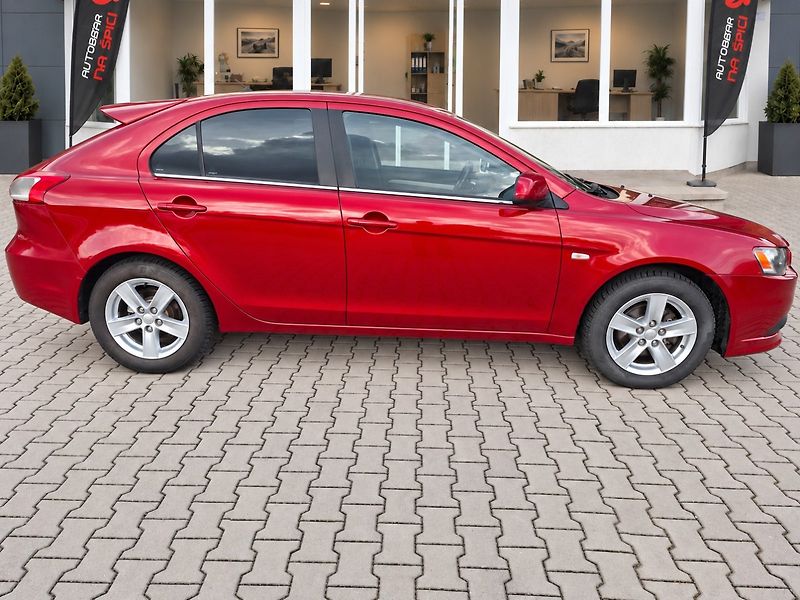Mitsubishi Lancer (2009) 1.8i 105kW - fotka 9 z 24