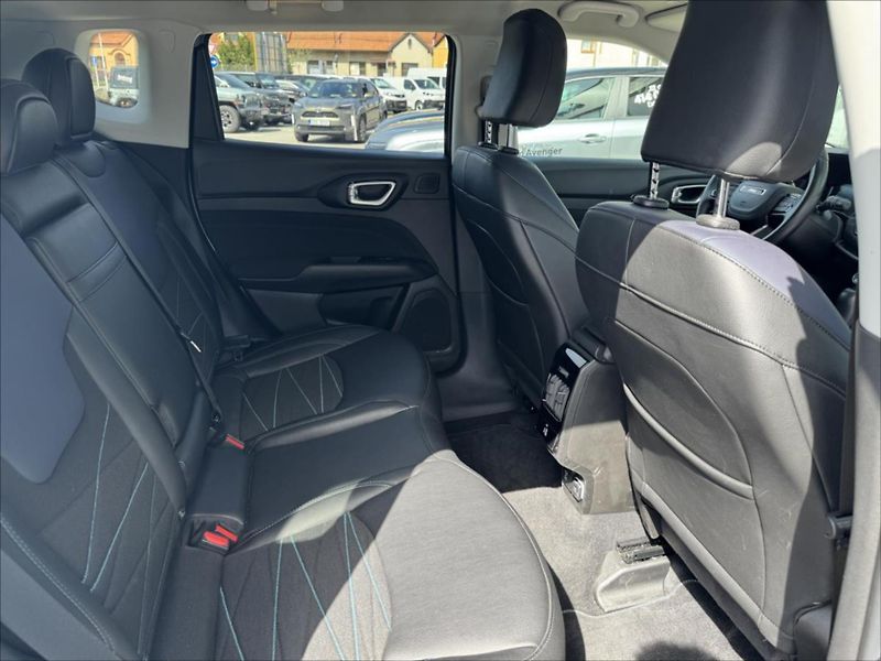Jeep Compass 1,5 130k Upland  e-Hybrid - fotka 11 z 14