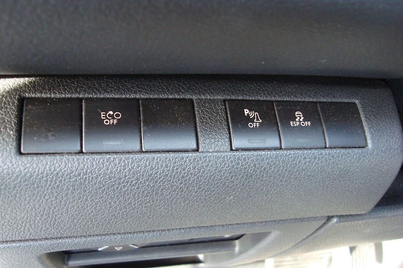 Peugeot 3008 (2013) 1.6HDi,Hybrid 4,AUT,4x4,Panora - fotka 46 z 78