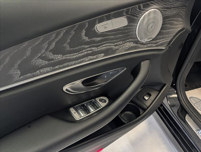 Mercedes-Benz Třídy E E300 DE EQ POWER 225 KW AMG - fotka 14 z 41