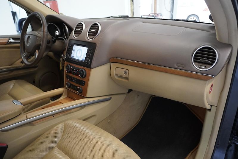 Mercedes-Benz GL (2006) 5,5I V8 4MATIC AUTOMAT 7 MÍST - fotka 31 z 36
