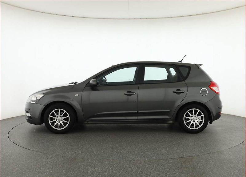 Kia Ceed (2010) 1.4 CVVT, po STK - fotka 3 z 15