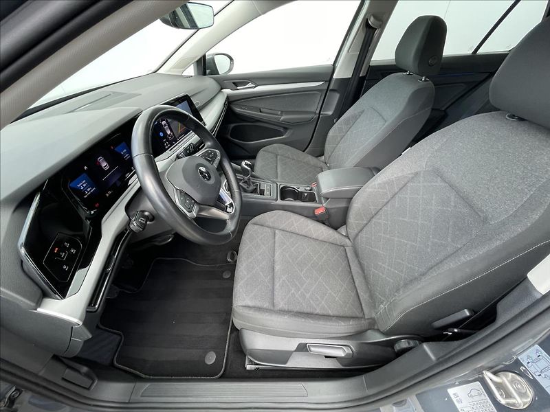 Volkswagen Golf 1,0 TSI LIFE KESSY+Kamera - fotka 4 z 23