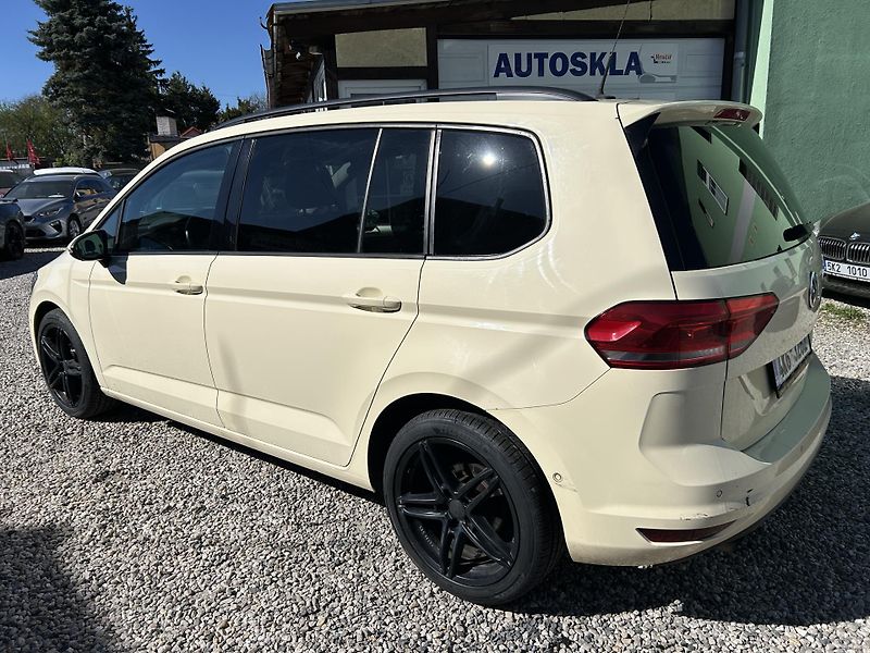 Volkswagen Touran (2016) 2.0 TDi 110 kw - fotka 10 z 20