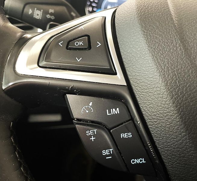 Ford S-MAX Titanium 132kW AT AWD, 7 MÍST - fotka 18 z 31