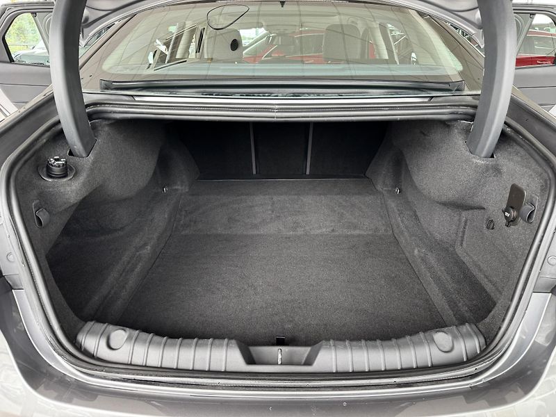 Jaguar XF 20d AUT*Panorama*Distronic - fotka 41 z 43