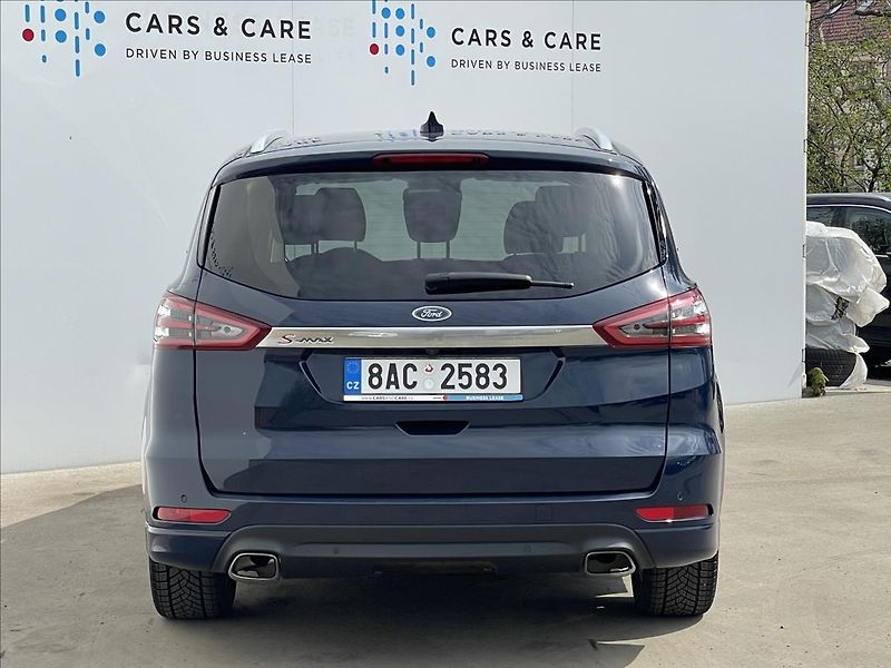 Ford S-MAX 2,0 EcoBlue AWD A8 Titanium TZ - fotka 22 z 23
