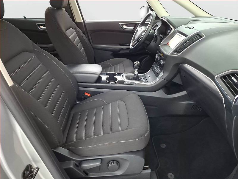 Ford Galaxy (2019) Titanium 2.0 EcoBlue, 4X4 - fotka 9 z 20