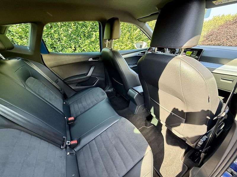 Seat Arona (2023) 1.0TSi 81kW FR aut.parkovaní - fotka 10 z 18