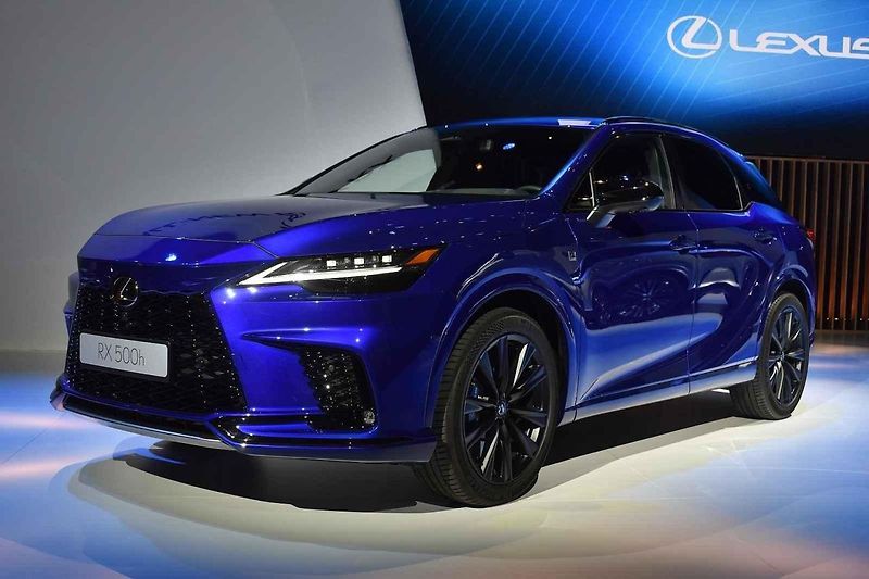 Lexus odtajnil novou generaci svého bestselleru RX