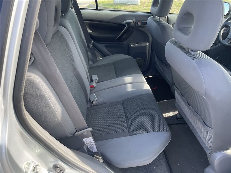 Toyota RAV4 2,0 D-4D 85kw Klima 4x4 po STK - fotka 10 z 23
