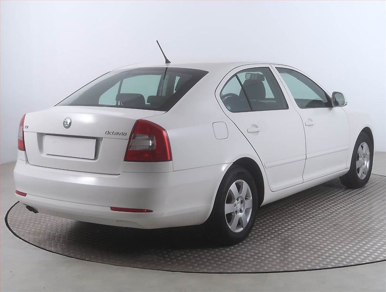 Škoda Octavia (2011) 1.4 TSI, Serv.kniha - fotka 5 z 14