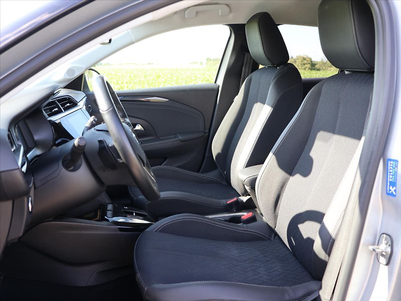 Opel Corsa 1,2 T 74kW Automat Elegance - fotka 10 z 28