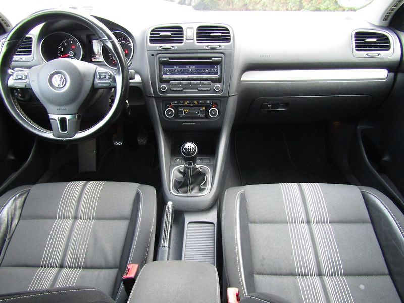 Volkswagen Golf (2012) 1.2 TSI 77kW - fotka 14 z 33