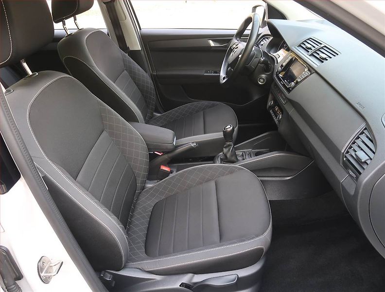 Škoda Fabia (2022) 1.0 TSI, Serv.kniha, Tempomat - fotka 9 z 23